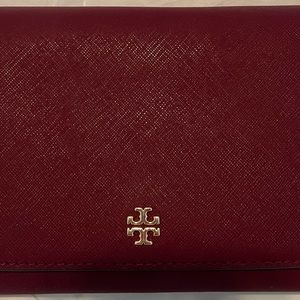 Tory Burch maroon crossbody purse with gold chain.